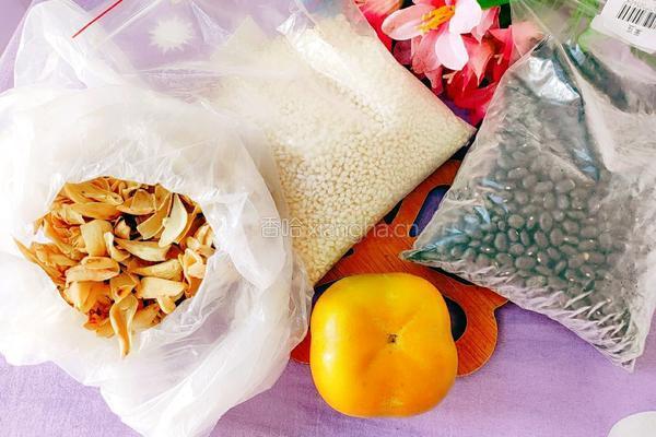 黑豆柿子粥的做法图解1