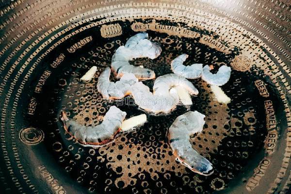 西芹炒虾仁的做法图解7