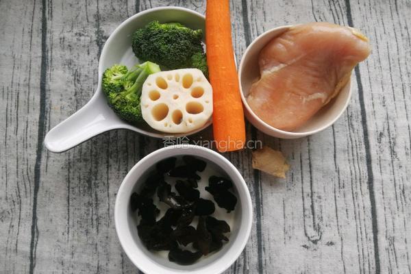 时蔬鸡肉汤的做法图解1