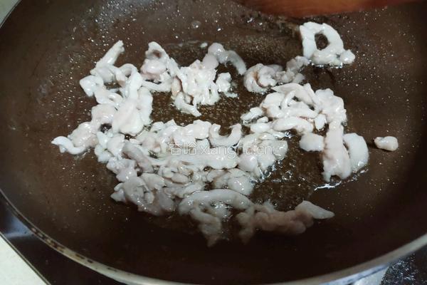 青椒茭白炒肉丝的做法图解3