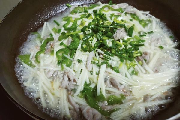 青椒茭白炒肉丝的做法图解6