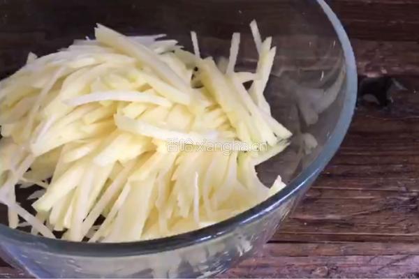 土豆丝饼的做法图解2