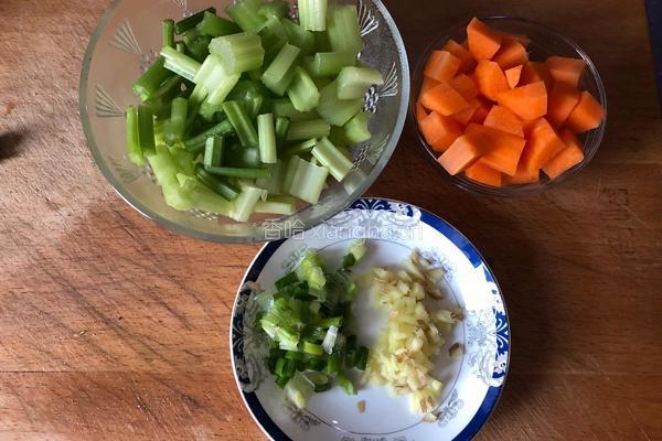 黄豆炒芹菜的做法图解4