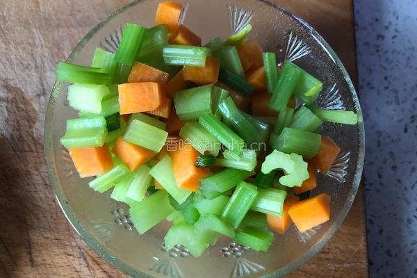 黄豆炒芹菜的做法图解6