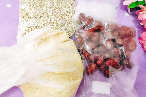 薏米红枣小米粥的做法图解1