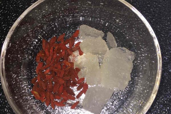 银耳雪梨莲子羹的做法图解4