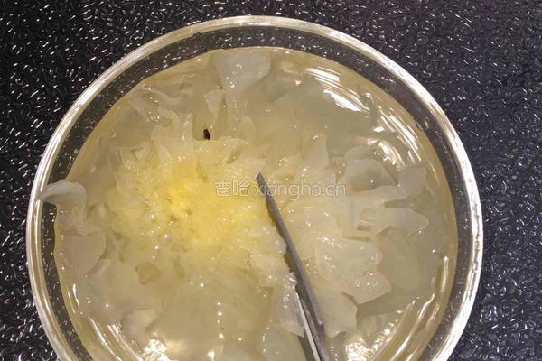 银耳雪梨莲子羹的做法图解6