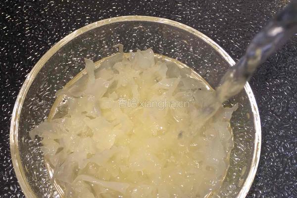 银耳雪梨莲子羹的做法图解8