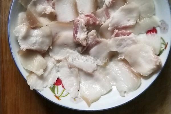 尖椒回锅肉的做法图解2