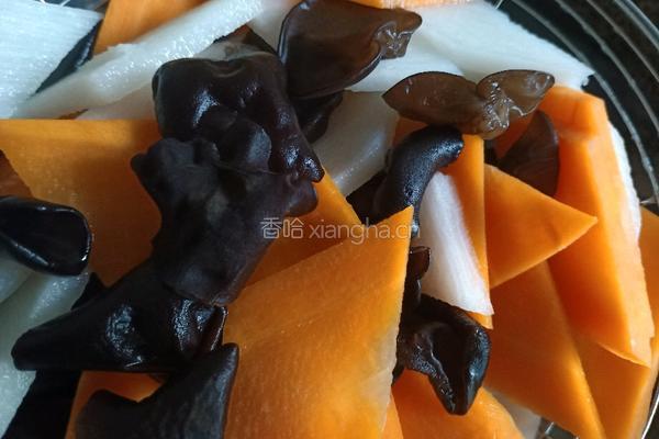胡萝卜木耳炒山药的做法图解7