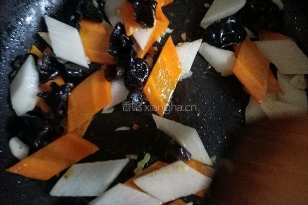 胡萝卜木耳炒山药的做法图解11