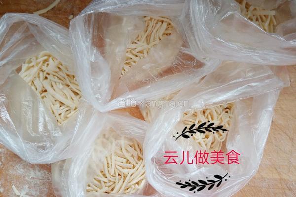 宝宝辅食玉米小面条的做法图解12