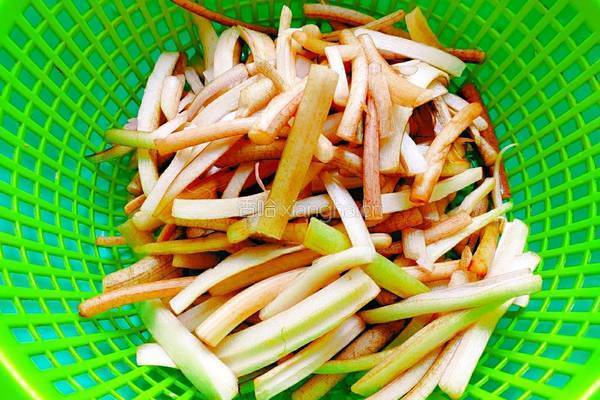 红豆角炒蒲菜的做法图解3