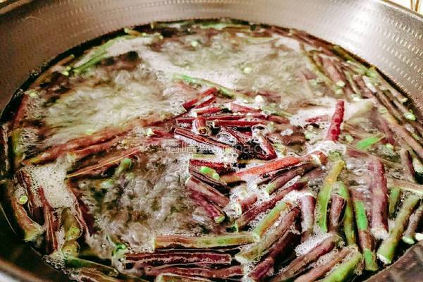 红豆角炒蒲菜的做法图解6
