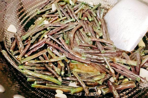 红豆角炒蒲菜的做法图解11