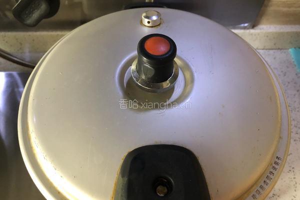 黄豆莲藕排骨汤的做法图解9