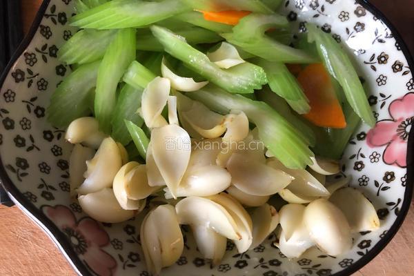 西芹炒百合的做法图解10