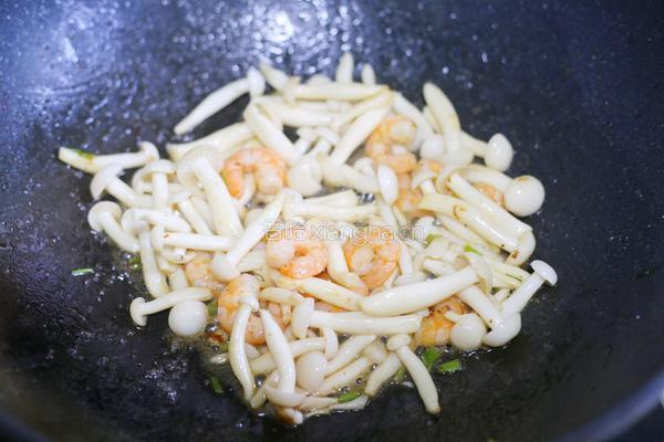 丝瓜虾仁菌菇汤的做法图解7