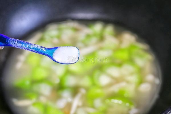 丝瓜虾仁菌菇汤的做法图解11