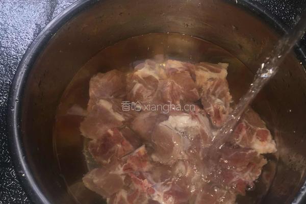 山药红枣排骨汤的做法图解1