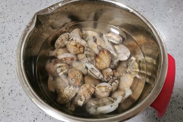 花甲蒸水蛋的做法图解1