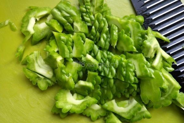 蜂蜜苦瓜汁的做法图解3