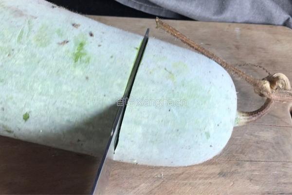 蒜蓉粉丝冬瓜盅的做法图解1