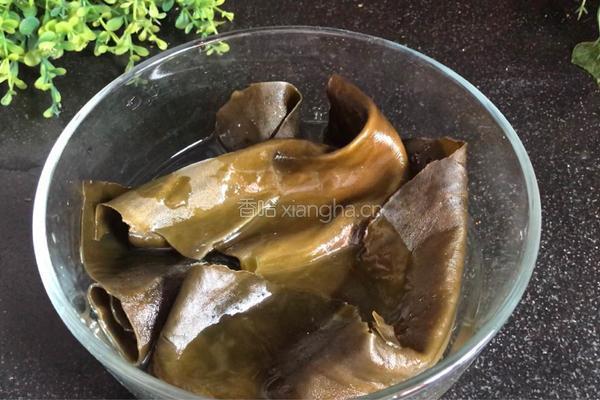 海带豆干汤的做法图解1
