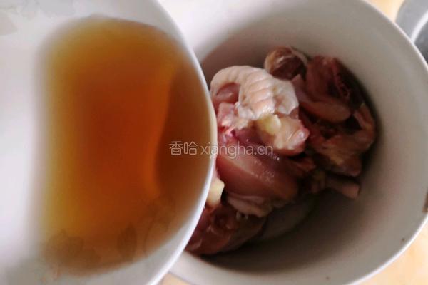 甜酸焖鸡的做法图解2