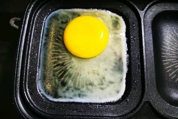 鸡蛋三明治火腿的做法图解3