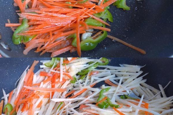 胡萝卜土豆丝的做法图解2