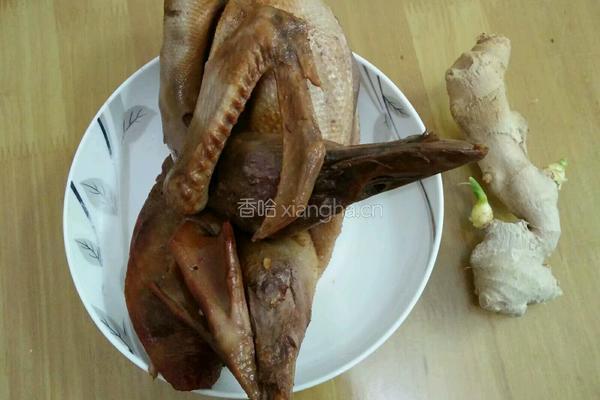 姜丝鸭肉的做法图解1