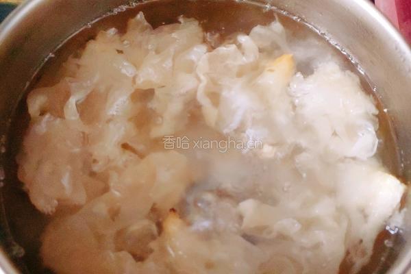 猕猴桃薏米银耳汤的做法图解6