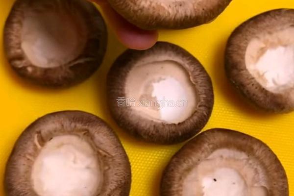 香菇酿肉的做法图解1