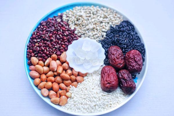 奶香红豆薏米杂粮粥的做法图解1
