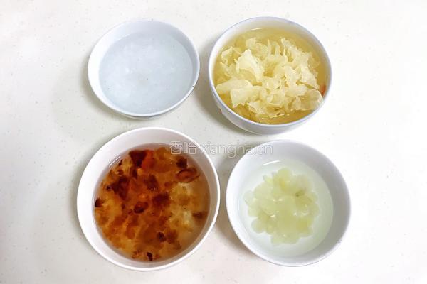 桃胶银耳雪燕羹的做法图解1