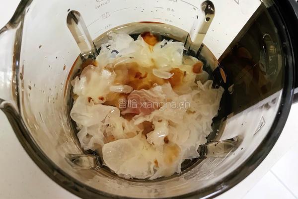 桃胶银耳雪燕羹的做法图解3