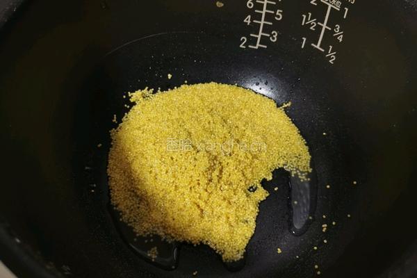 小米百合莲子红糖粥的做法图解2