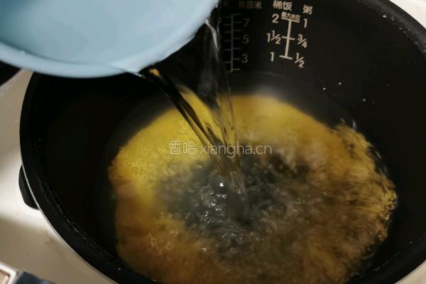 小米百合莲子红糖粥的做法图解3
