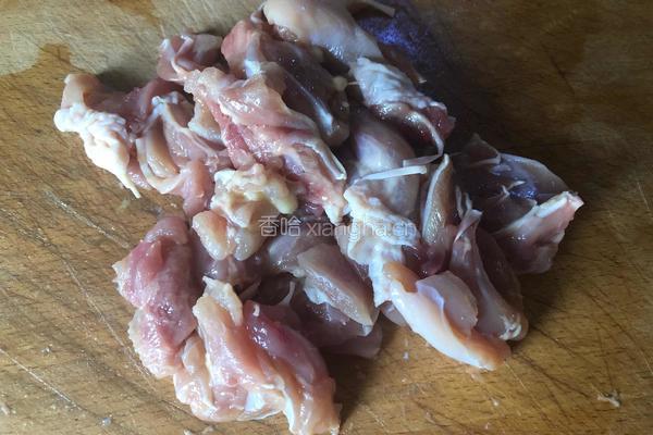 南瓜鸡肉焖饭的做法图解1