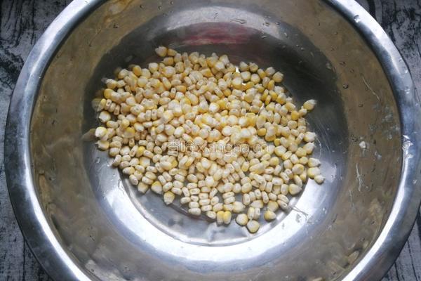 金玉满堂（豌豆炒玉米）的做法图解2