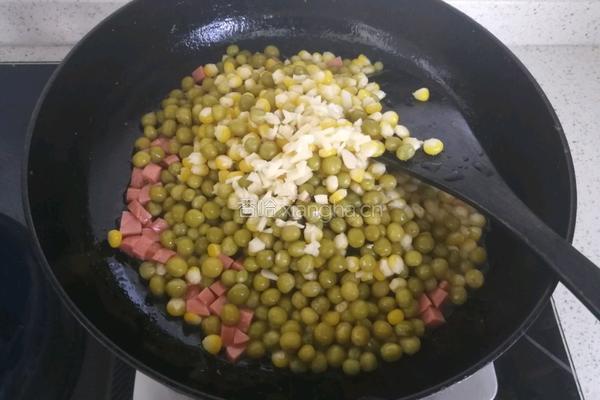 金玉满堂（豌豆炒玉米）的做法图解8