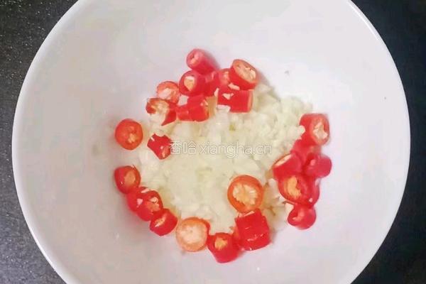 凉拌黄瓜金针菇的做法图解2