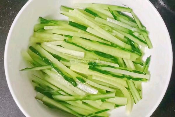 凉拌黄瓜金针菇的做法图解8