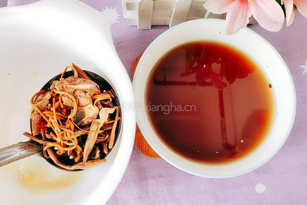 黄花菜虫草花炖鸡汤的做法图解7
