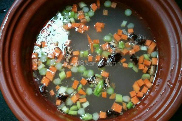 香菇胡萝卜芦笋肉片粥的做法图解5