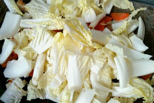胡萝卜白菜炒卤料的做法图解3