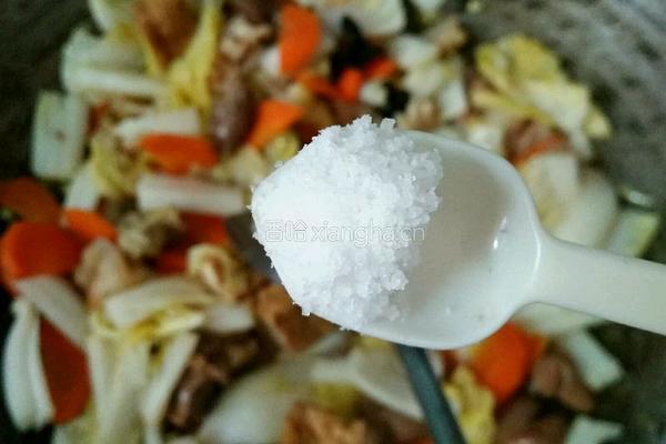 胡萝卜白菜炒卤料的做法图解5