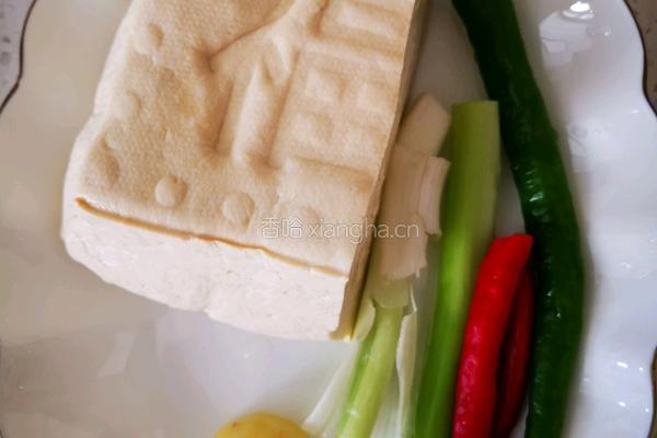  酱豆腐 的做法图解1