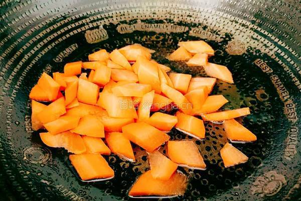 胡萝卜青椒炒杏鲍菇的做法图解6